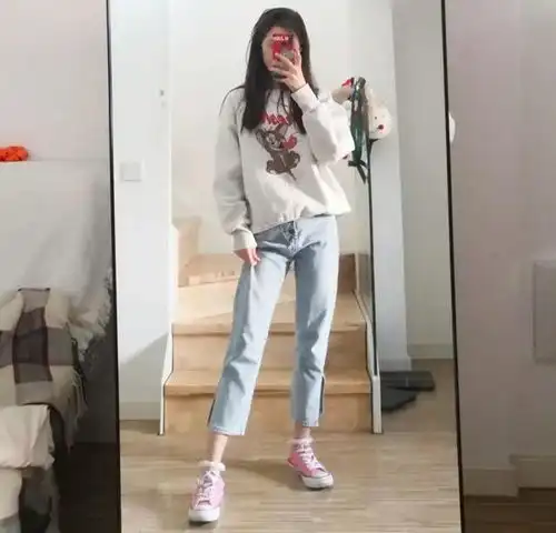 春天穿卫衣别配小黑裤了,今年最流行这5种新穿法,好看炸