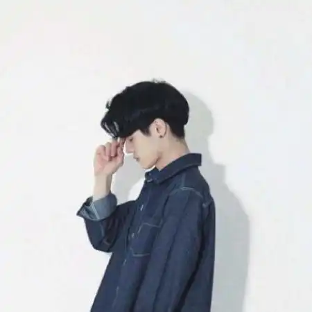 阳光帅气男生微信头像,穿着白色衬衫的更是帅气