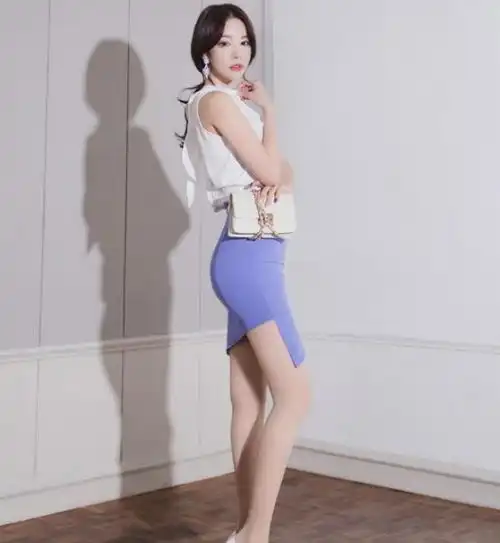 浅紫半身裙,穿出潮流气质,展现女性的美丽身材