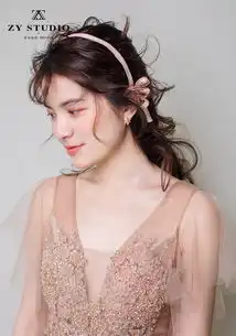 裸粉色系的少女