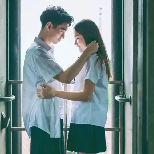 暖黄色系男生头像方案