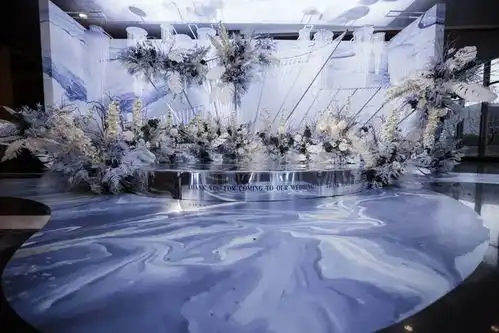 用极简的线条和花艺,打造一场静谧清爽的蓝色白色系婚礼