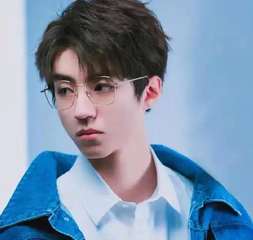 王俊凯新剧官宣,搭档当红妹子上演姐弟恋,网友表示初吻不保