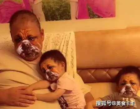 被整蛊奶爸带俩娃看电视火了,萌娃为奶爸捶胸口的样子超暖心