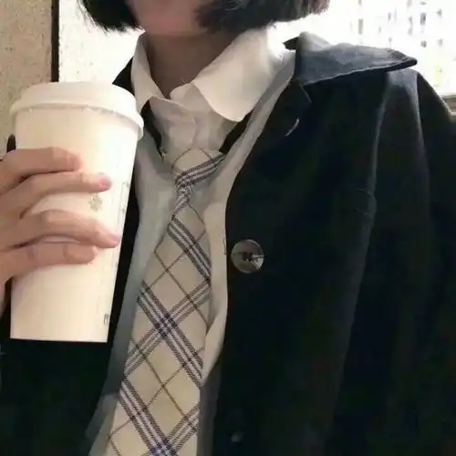 不露脸真人女生丧系文案只要你记得我,我不介意整个世界都把我遗忘了