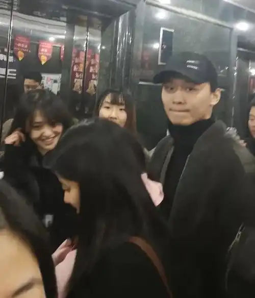 软饭男张恒撕网友,叛逆了多年的郑爽,人生要进入稳定期了