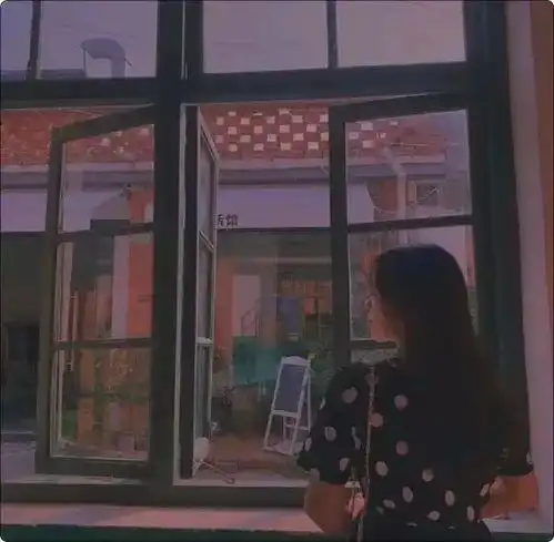 情侣头像现在的小孩都那么早熟嘛