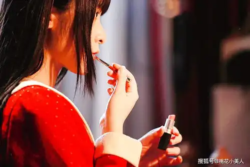 她是周星驰的干女儿,喜欢穿汉服,曾经却是男儿身