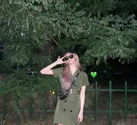 关晓彤周洁琼泫雅同穿这件绿色连衣裙,你更喜欢谁的搭配风格