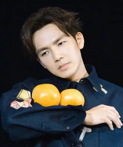 锦心似玉首晒剧照,谭松韵穿古装气质娴静,看到男主收视率稳了