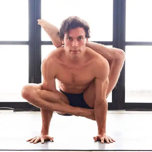 八块腹肌人鱼线已经不是男人最好的炫耀方式了,而是柔软