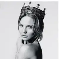 做个高傲的女王超美时尚盘发美女头像