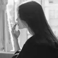qq女生霸气卡通头像抽烟