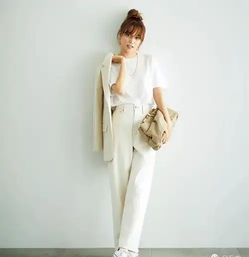 初秋的穿搭攻略再多,都不如搞定这2个颜色必须收藏