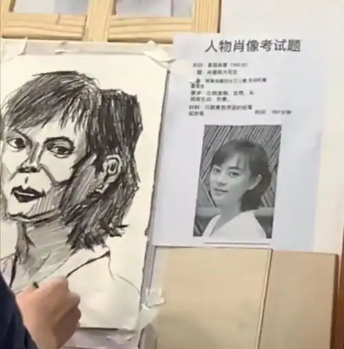 孙俪一件羽绒服穿了十年,被网友从动态发现,经纪人都看不下去了