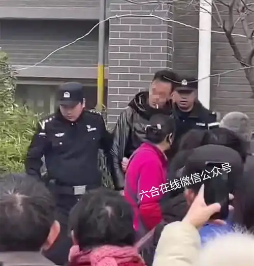 突发今天中午六合天赐家园楼顶一男子欲跳楼