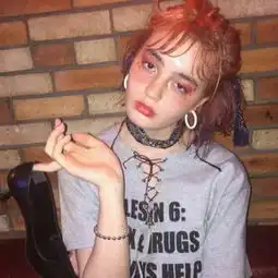卡通女生带1强迫症微信头像