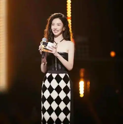 没想到金晨满身肌肉也能够穿出这么好看的汉服