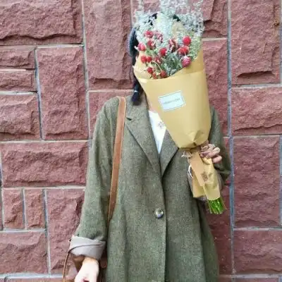 捧花情侣头像手里拿花的女生头像高清系列