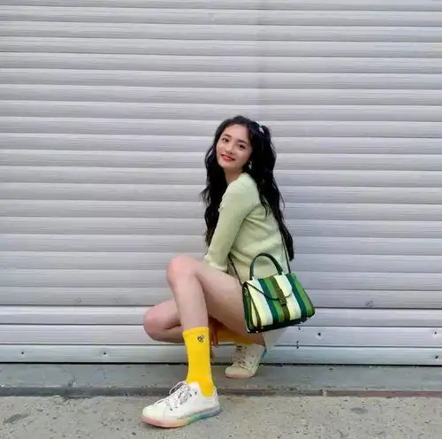 周洁琼晒甜美少女穿搭,冰淇淋色系单品超抢眼,尽显元气少女感