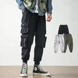 浅灰面包服黑色工装裤匡威黑白帆布鞋这么搭配好不好看