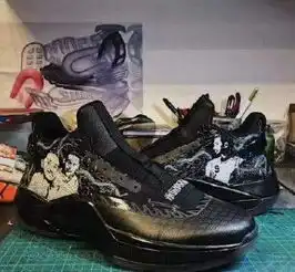 林书豪穿特殊鞋子纪念高以翔八一被虐,杨毅看着难受,大郅表情
