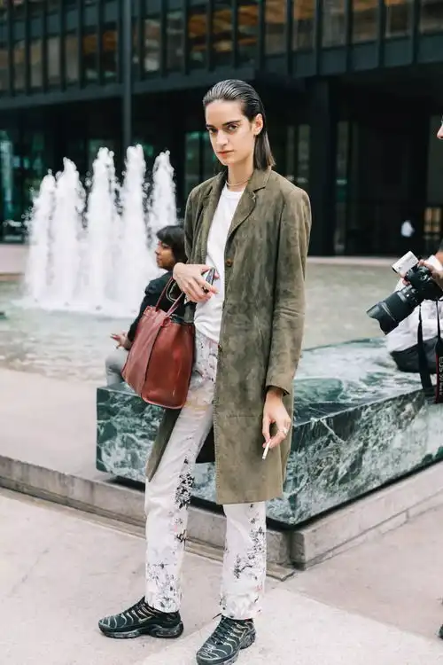 大衣直筒裤成就大长腿专治各种腿短没气质