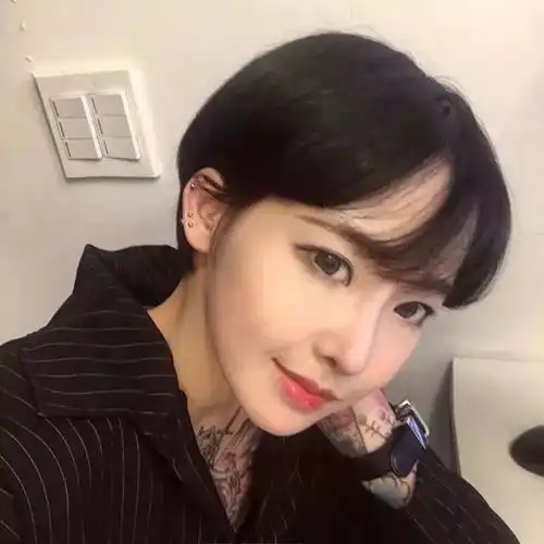 身高不够,发型来凑