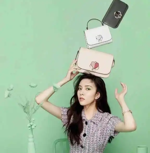 gucci假日大片以绿为标杆,你看c姐穿绿色裙子依旧清纯好看