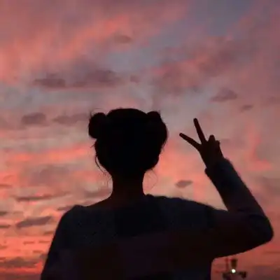 黑色系女生头像个性背影