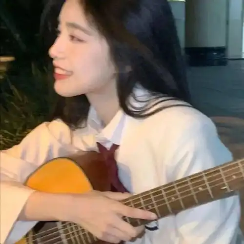 今日头像窗外是海的蓝