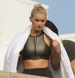 维密天使拍写真玩吊环打拳击也能如此性感