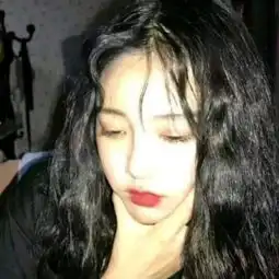 为什么最爱笑的你会躲在角落里哭