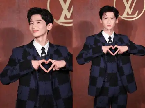 男生衣柜里少不了西装,棋盘西装儒雅贵气,像白敬亭穿出气质