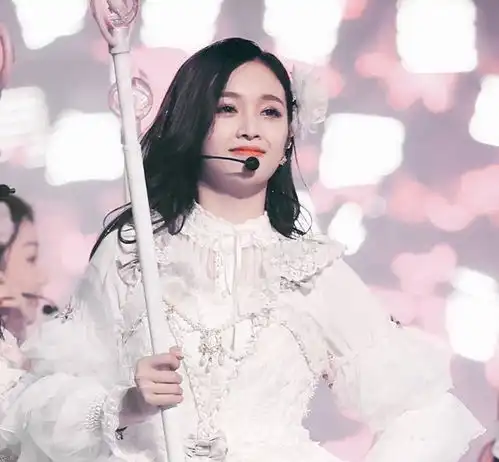 吴宣仪迷惑发言引脱粉,对比选秀时期变化明显,被粉丝捧太高毁了