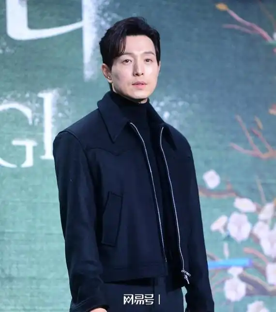 禁欲系人夫晋升男主郑成日有望主演保护者们,化身监狱使者