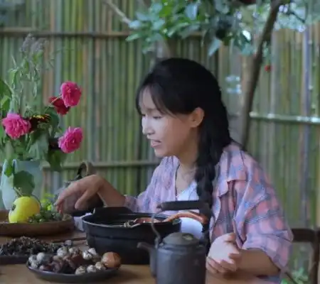 为何李子柒喜欢晒侧脸当全脸照曝光后,男粉却不买账