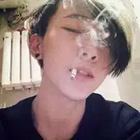 抽烟的样子很有型,很陶罪霸气男生颓废抽烟头像,烟这东西少抽