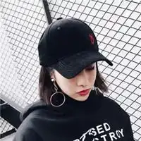 头像女生带帽子戴帽子超酷侧面女生头像