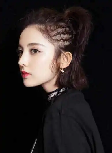 古力娜扎双眼皮又回来了,晒自拍自称是动物系少女