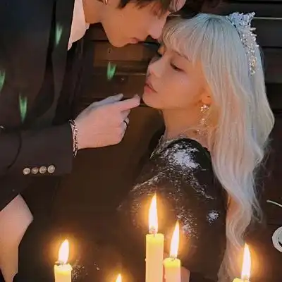 情侣头像拥抱系拥吻