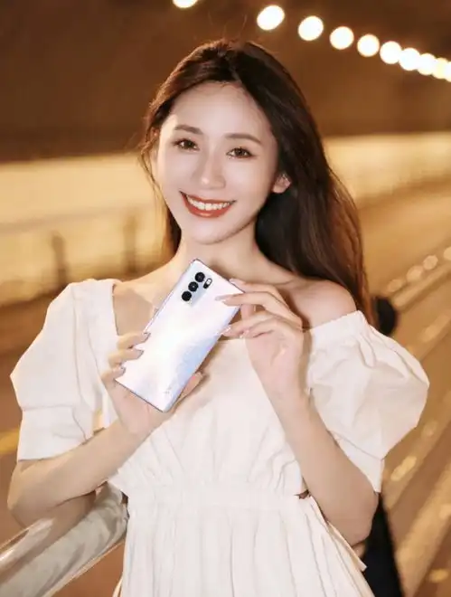 拉踩赵丽颖艳压热巴,95后心机小花恃靓行凶,不止赵露思