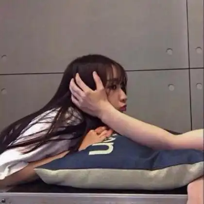 情侣头像一人一半欧美