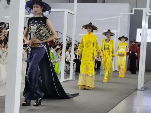 古风雅韵时髦灵动音乐律动深圳时装周大玩跨界创新