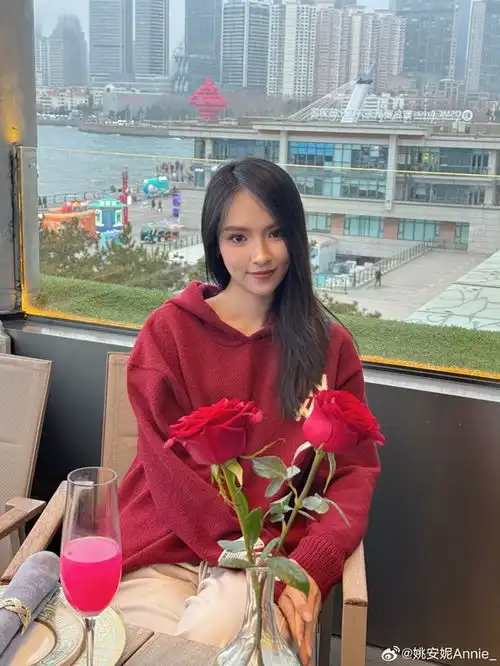 美女体育主播百变造型御姐甜妹你喜欢哪款