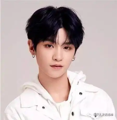 15款韩系男生发型设计,时髦抢眼的韩式男发推荐