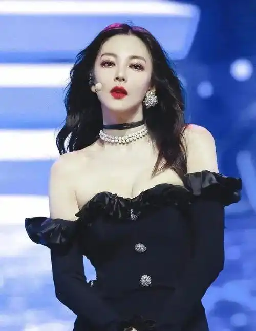 37岁,离过2次婚的张雨绮凭什么拿下25岁年轻帅气的年下弟弟