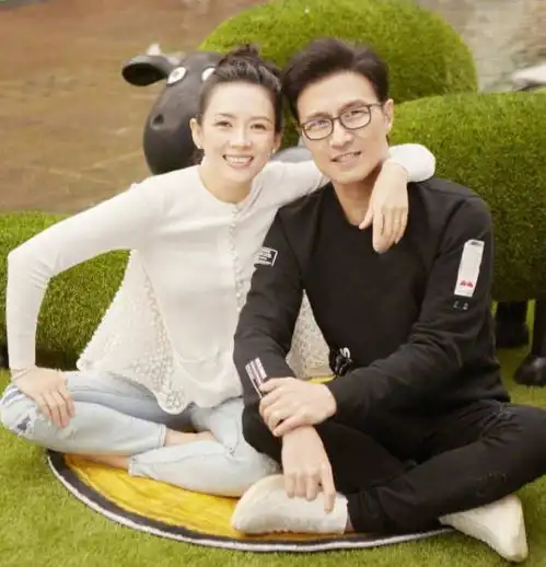 章子怡情人节包饺子,素颜出镜气质温柔,丈夫汪峰又胖了