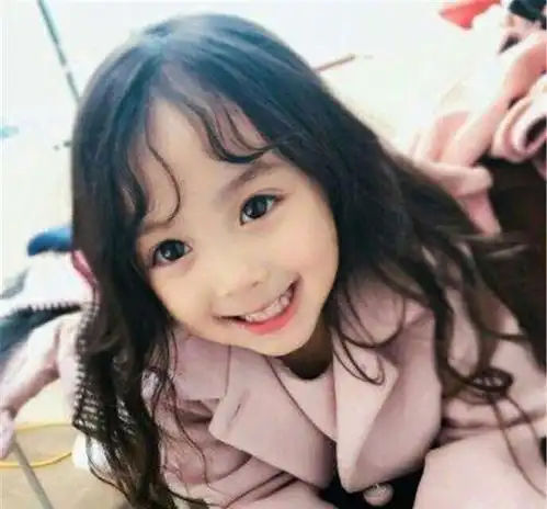 眼睛最小宝宝走红网友小小的眼睛里,装满大大的疑惑