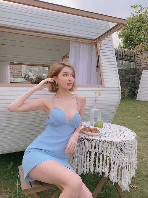 真棒,小姐姐又换新装,早秋很美连衣裙穿搭攻略,实用百搭气质